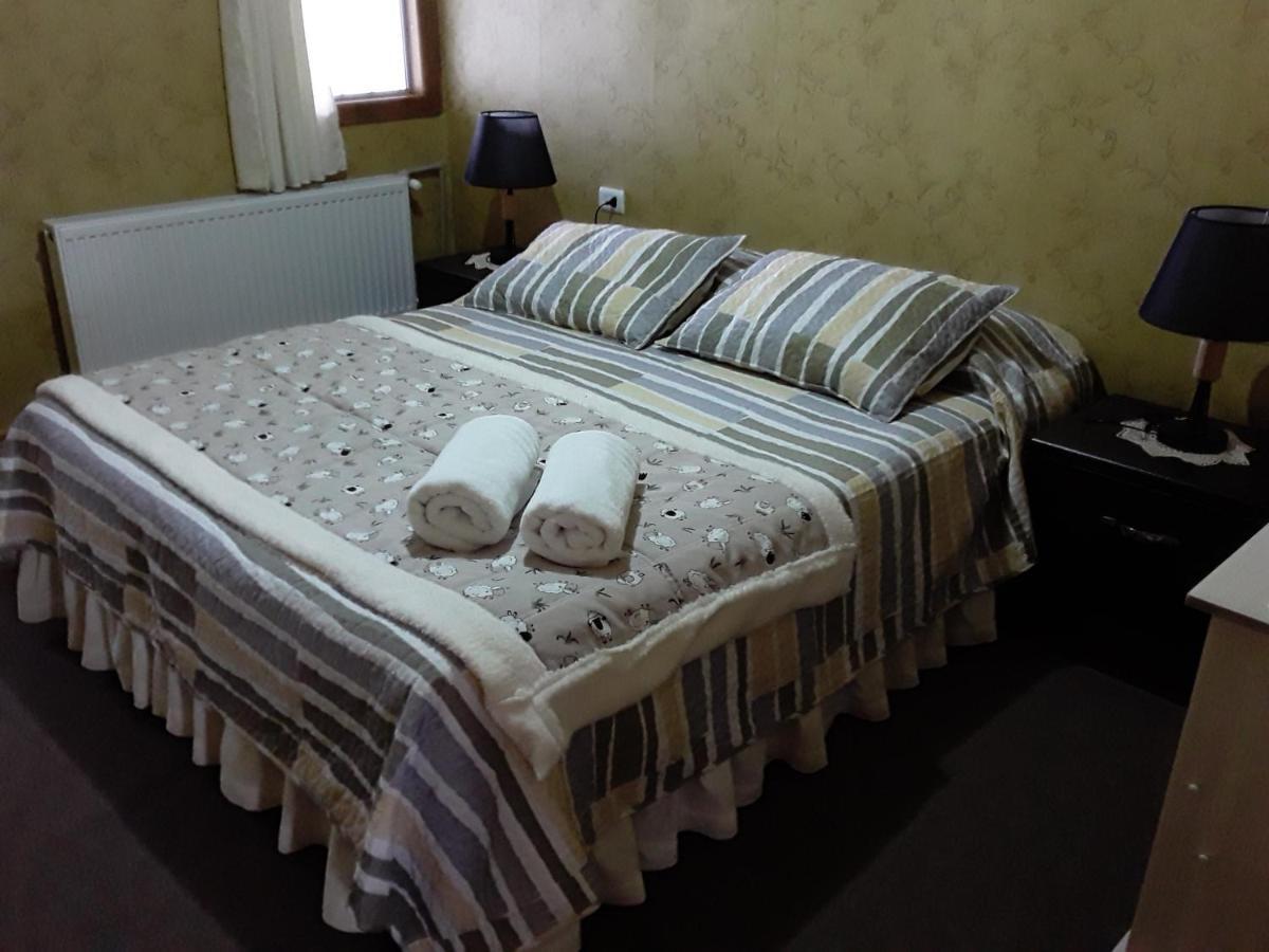 Hostal Don Pedro Пуерто Наталес Екстериор снимка